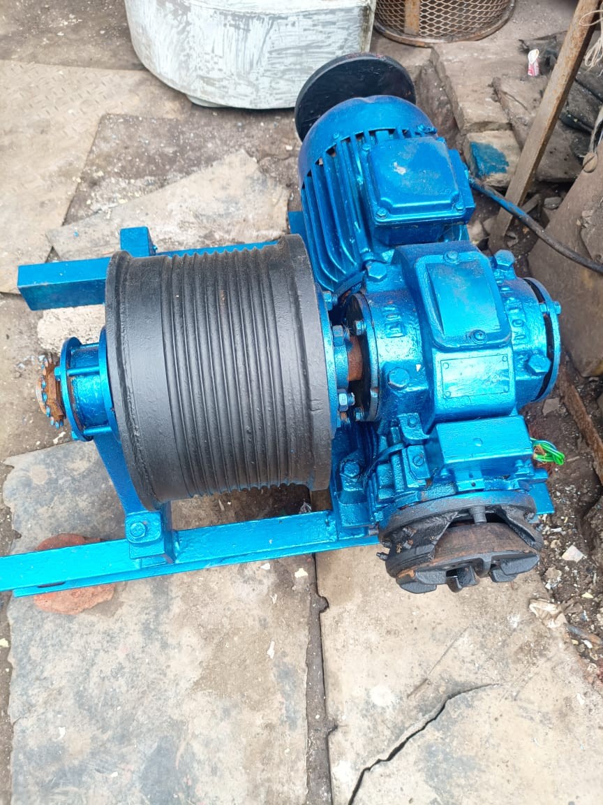 2 HP 3 phase electric wire rope winch with grooved drum, gearbox and blue steel base frame, refurbished, Standard Machinery