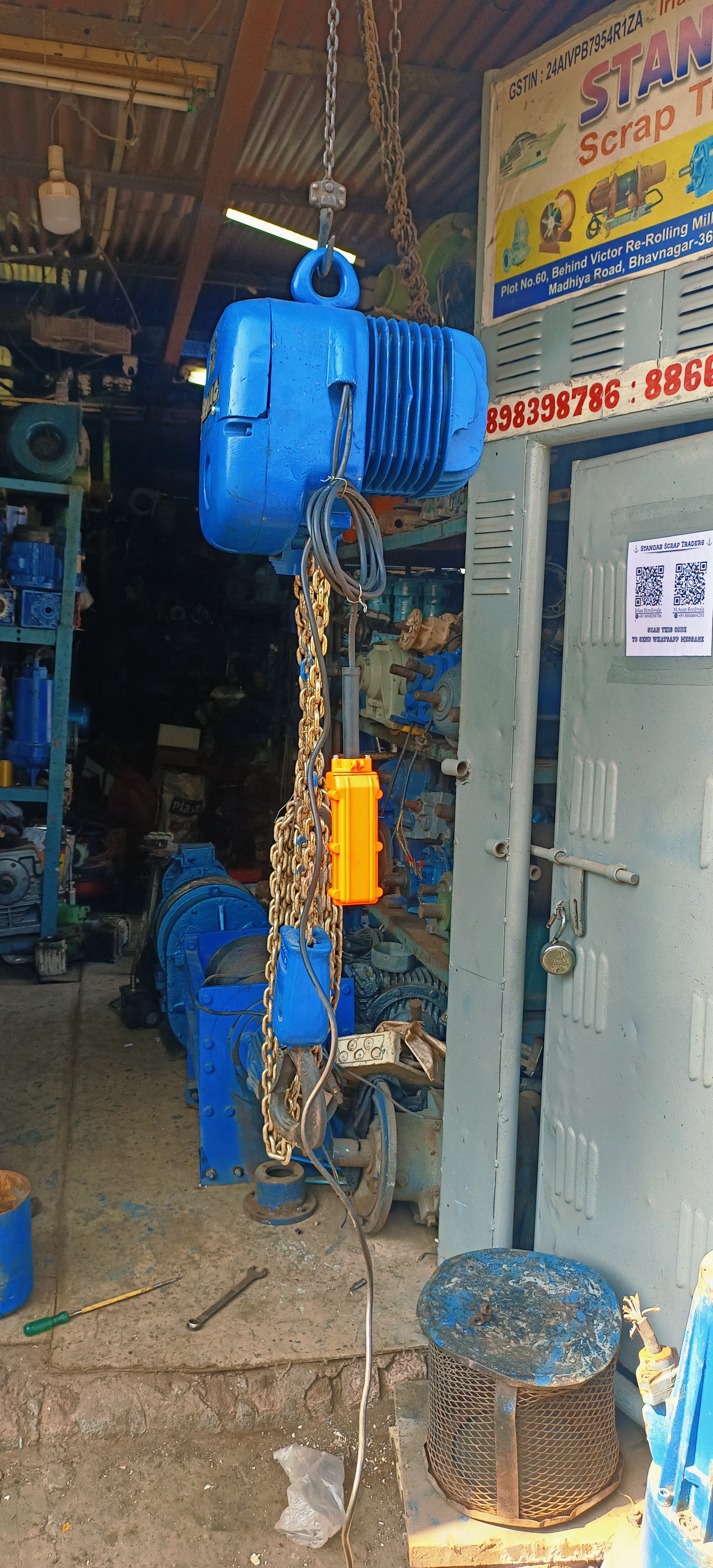 Demag PK 5L-F 1 ton two speed electric chain hoist with 1000 kg bottom hook block, made in Germany, Standard Machinery