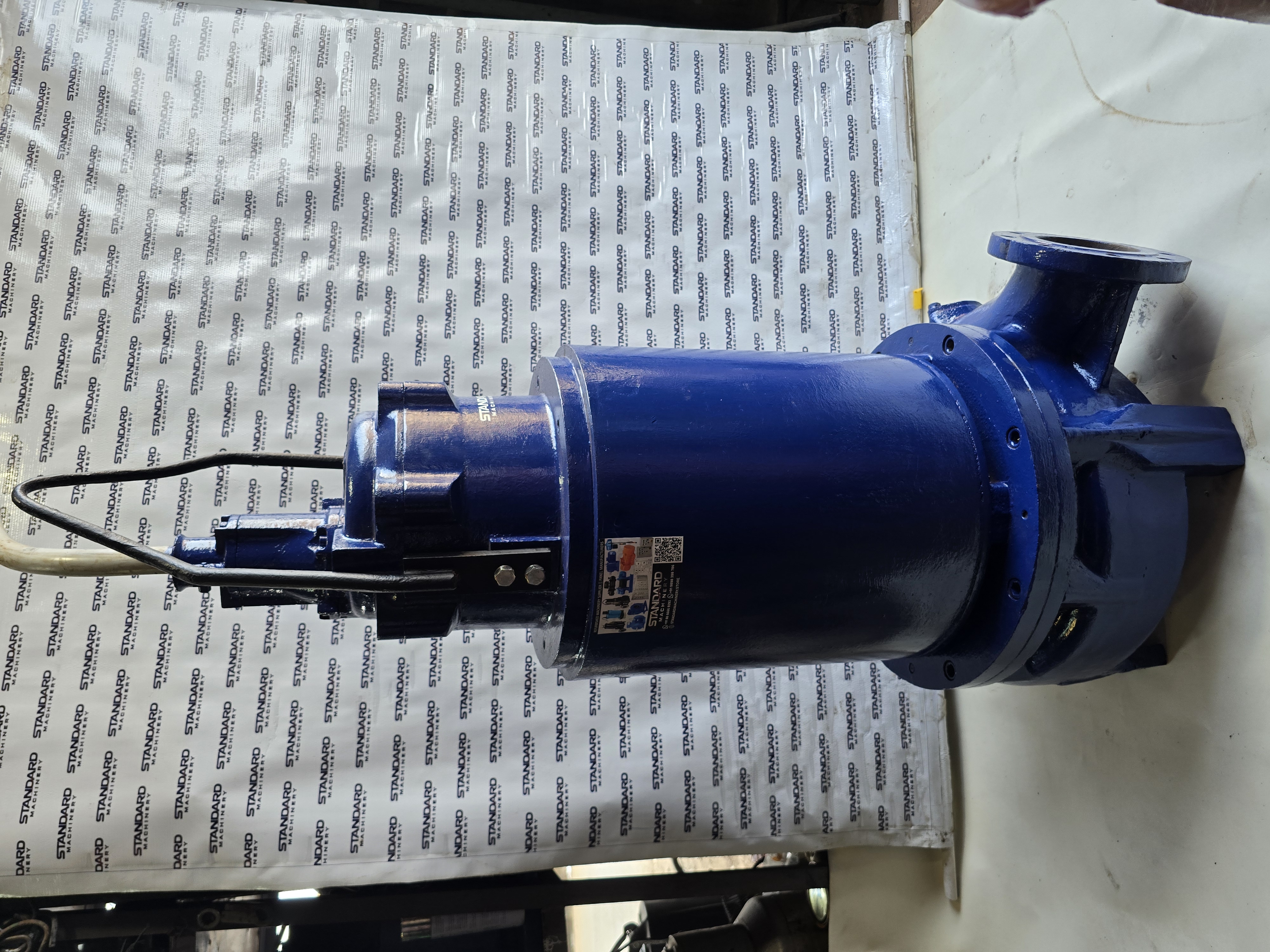 KJI Hydro 4KSE-25-4T 25 HP blue submersible pump with 4 inch flanged discharge and lifting handle, Standard Machinery