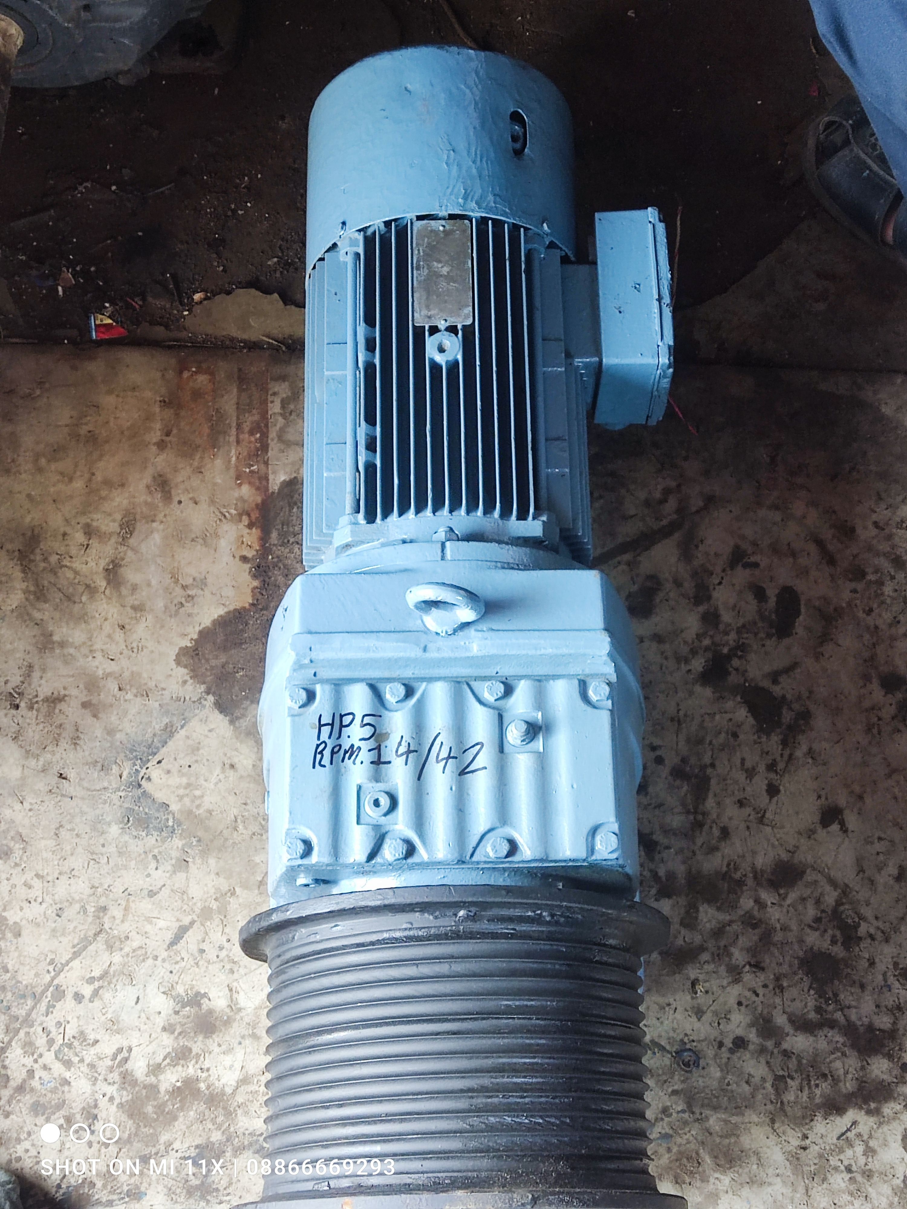 Refurbished SEW Eurodrive 5 HP geared motor with brake and winch drum 3-phase 380-440V German-made — Standard Machinery - View 2