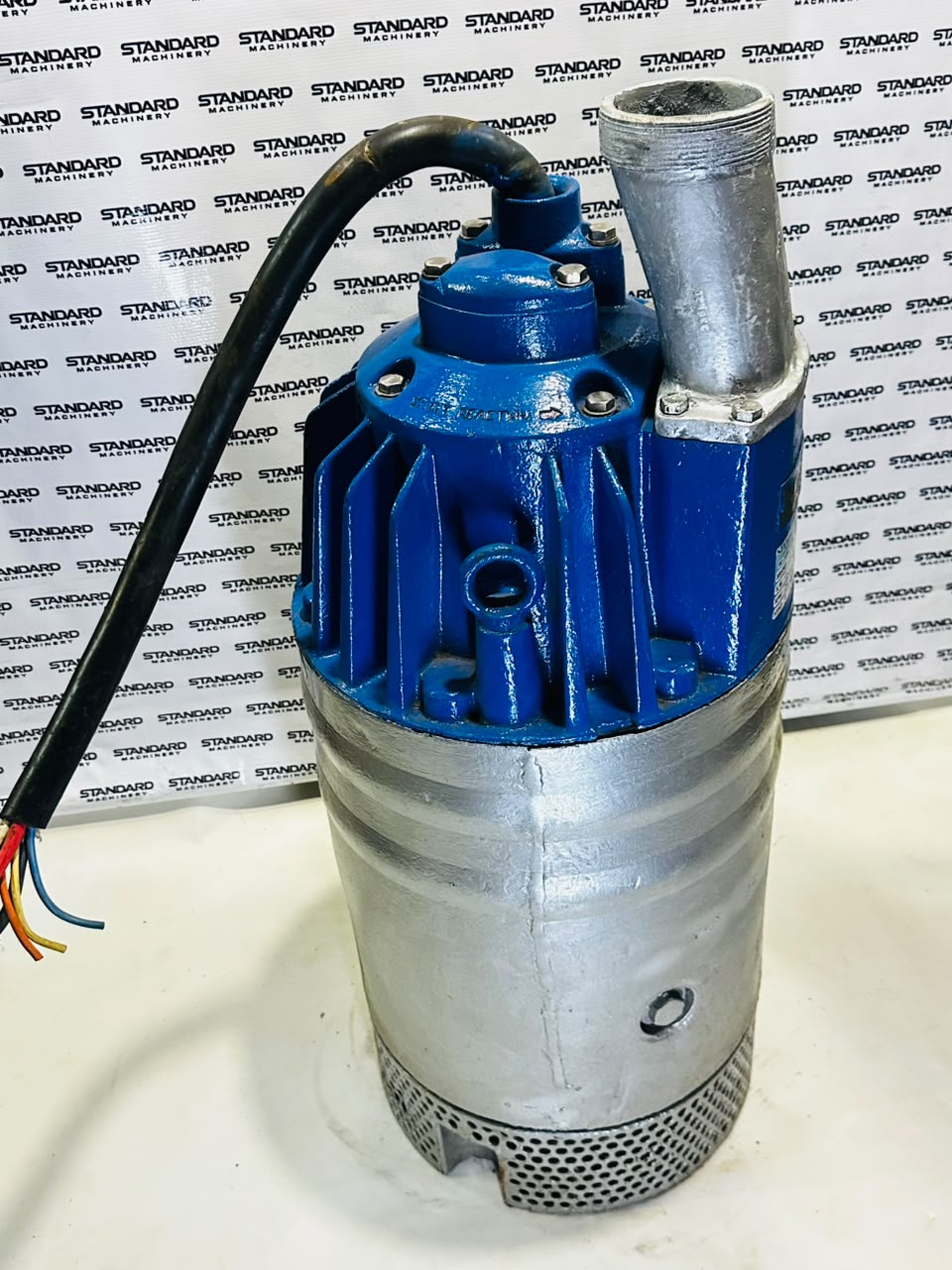 Flygt 2201 submersible dewatering pump 43 kW 58 HP 440 V – Standard Machinery - View 2